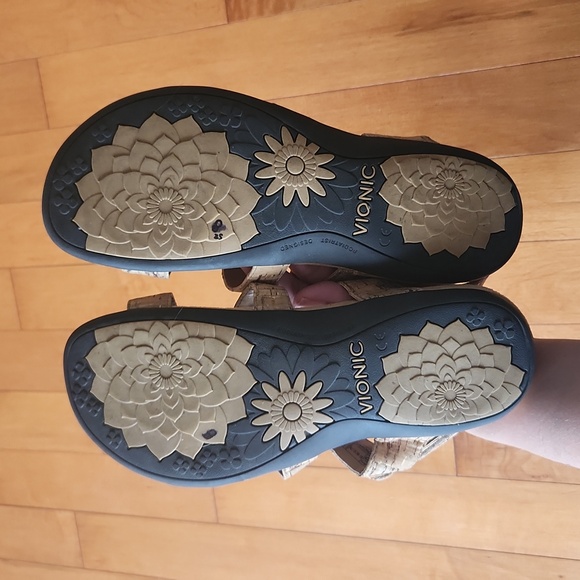 Vionic Amber Sandal - Picture 5 of 5